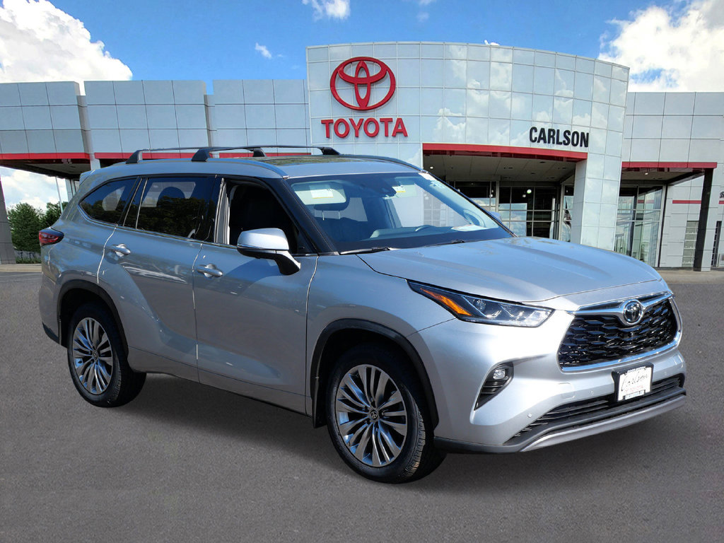 Used 2023 Toyota Highlander Platinum AWD/4WD image 2