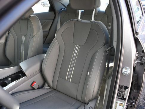 Used 2023 Hyundai Elantra SEL w/ Convenience Package image 17