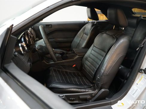 Used 2005 Ford Mustang GT Premium image 10