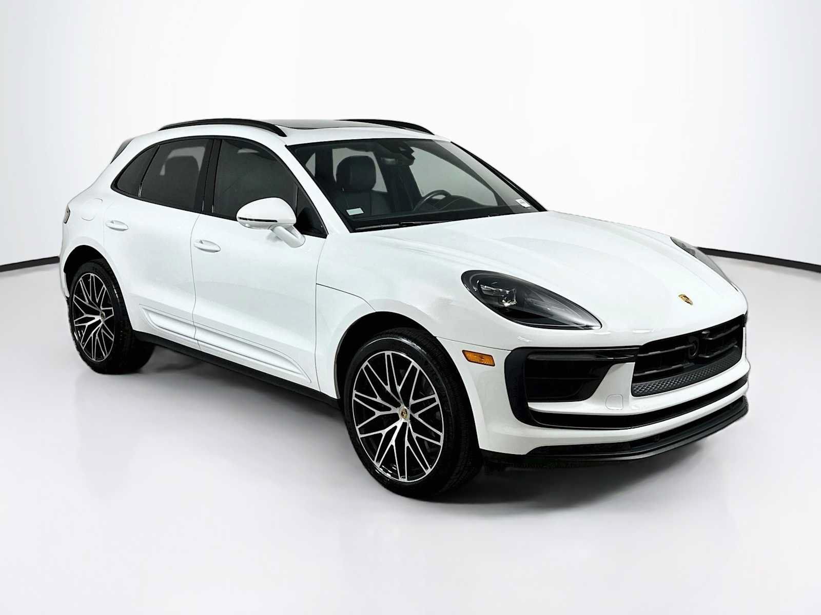 Certified 2026 Porsche Macan AWD/4WD image 7