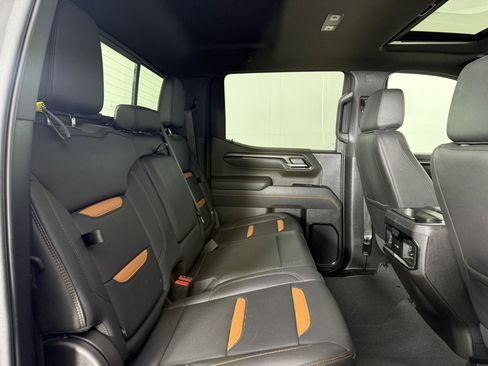 Used 2025 GMC Sierra 1500 AT4 w/ Technology Package AWD/4WD image 14