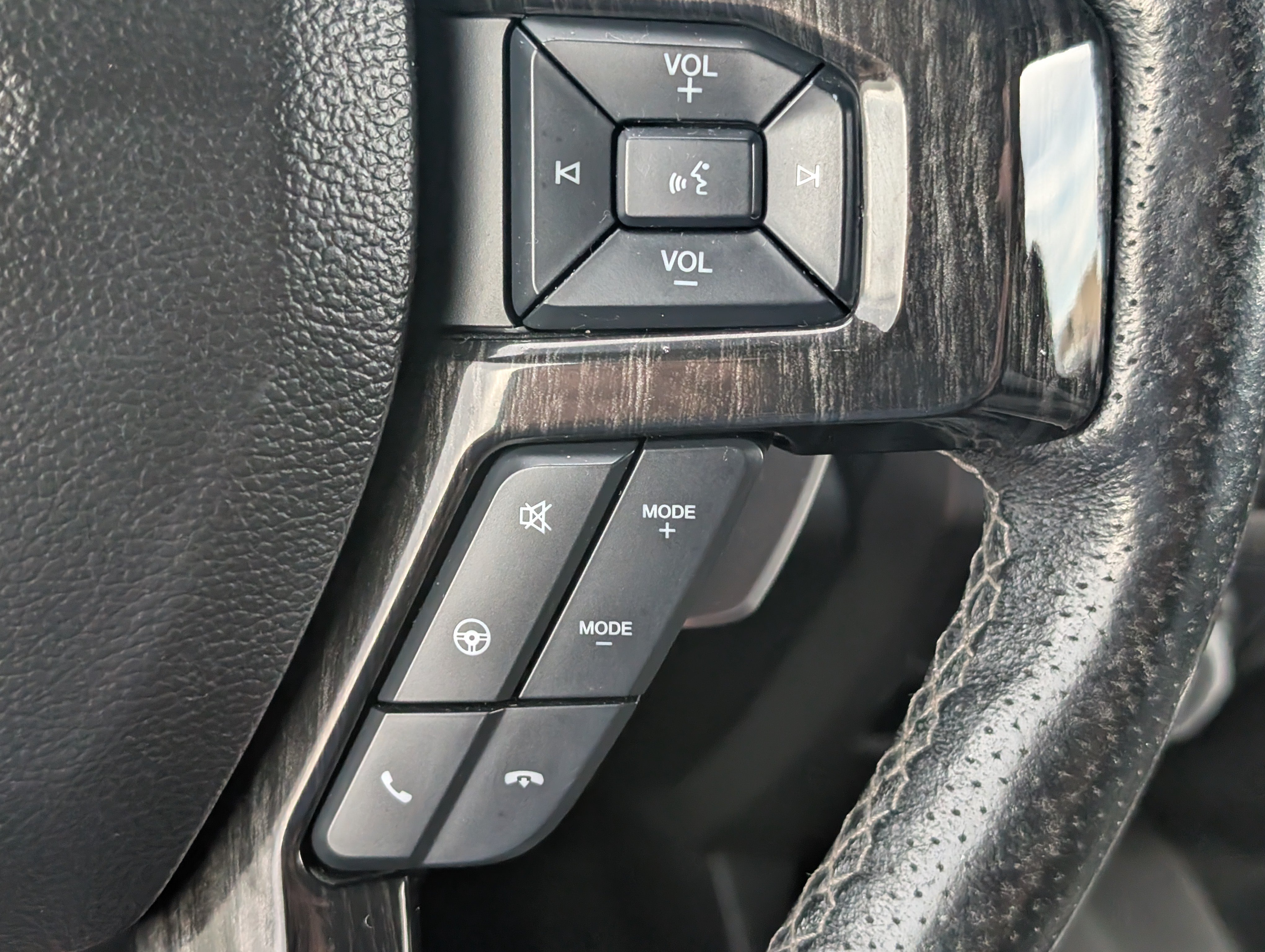 Used 2018 Ford F150 Raptor w/ Equipment Group 802A Luxury AWD/4WD image 16
