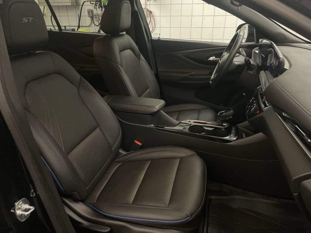 Used 2025 Buick Envista Sport Touring w/ Experience Buick Package FWD image 21