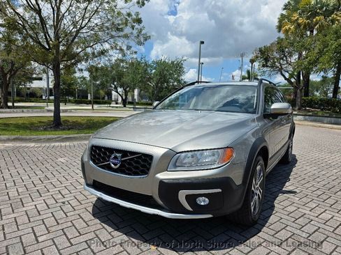 Used 2015 Volvo XC70 T5 Premier w/ Proximity Package FWD image 18