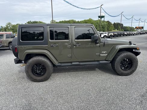 Used 2016 Jeep Wrangler Unlimited Sahara w/ Dual Top Group AWD/4WD image 8