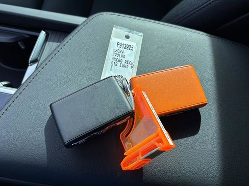 Used 2024 Volvo XC60 T8 Core image 43