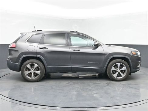 Used 2019 Jeep Cherokee Limited image 11