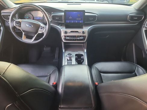 Used 2021 Ford Explorer XLT w/ Equipment Group 202A image 13