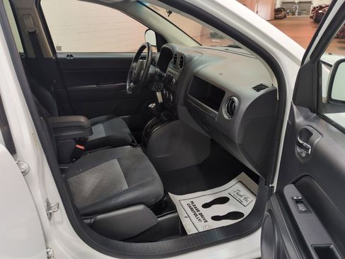 Used 2011 Jeep Compass Latitude AWD/4WD image 9