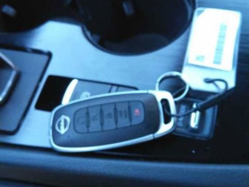 Used 2025 Nissan Rogue SV image 7