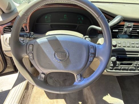 Used 2003 Cadillac De Ville w/ Comfort & Convenience Package image 57