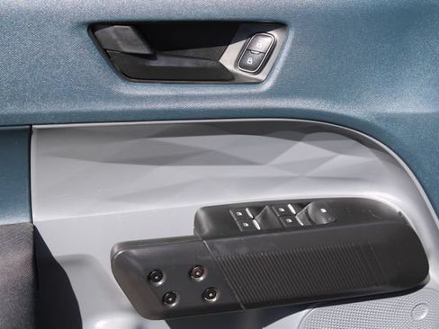 Used 2022 Ford Maverick XL FWD image 13
