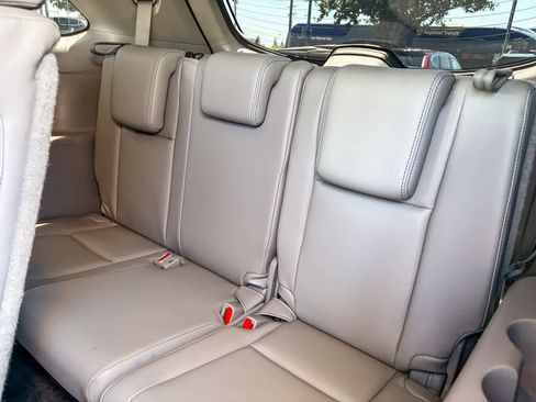 Used 2017 Toyota Highlander XLE AWD/4WD image 19