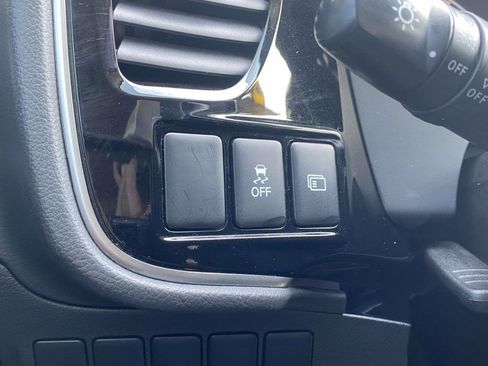 Used 2019 Mitsubishi Outlander ES image 18