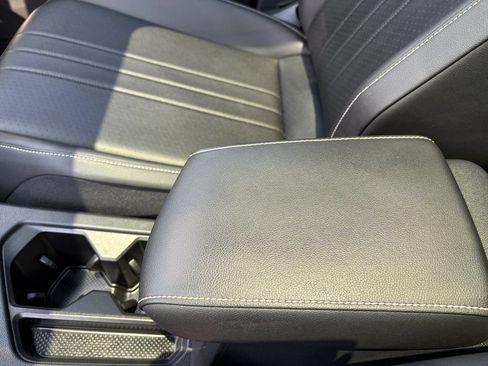 Certified 2022 Volkswagen Tiguan SE R-Line FWD image 20