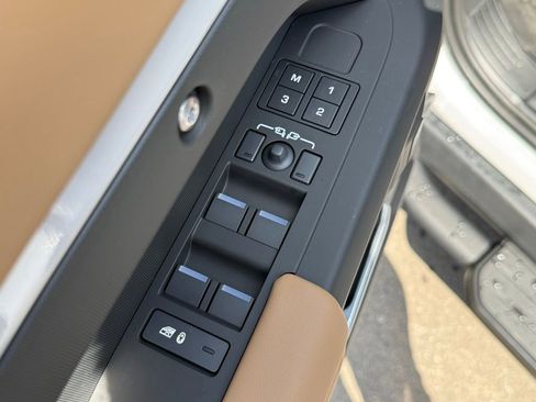 New 2026 Land Rover Defender 110 X-Dynamic SE image 14