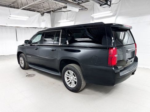 Used 2019 Chevrolet Suburban LT image 3