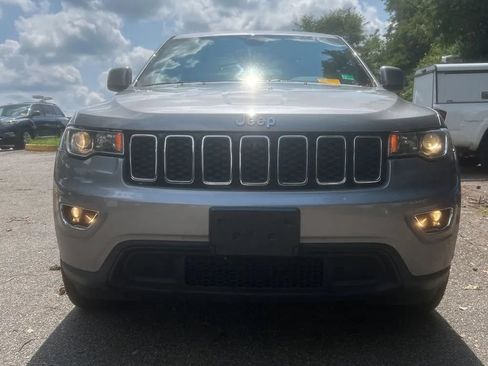 Used 2018 Jeep Grand Cherokee Laredo AWD/4WD image 2