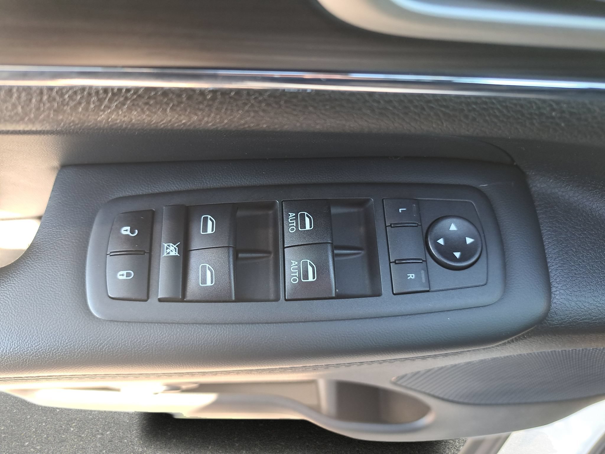 Used 2020 Jeep Grand Cherokee Limited w/ Premium Lighting Group AWD/4WD image 28