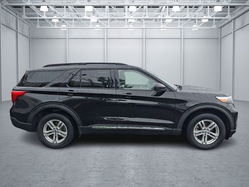 Used 2021 Ford Explorer XLT w/ Equipment Group 202A AWD/4WD image 10