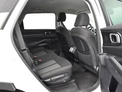 Used 2023 Kia Sorento LX image 18