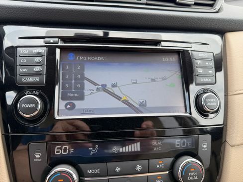 Used 2017 Nissan Rogue SV w/ SV Premium Package FWD image 19
