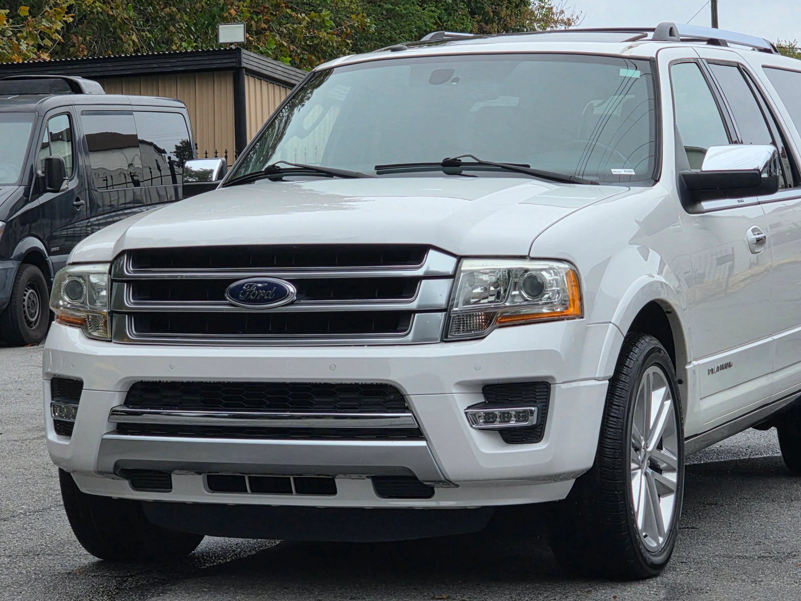 Used 2017 Ford Expedition EL Platinum RWD image 2