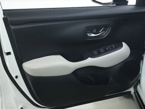 Used 2023 Honda HR-V LX image 15