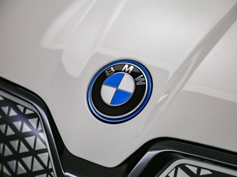 Used 2024 BMW iX xDrive50 w/ Premium Package AWD/4WD image 9