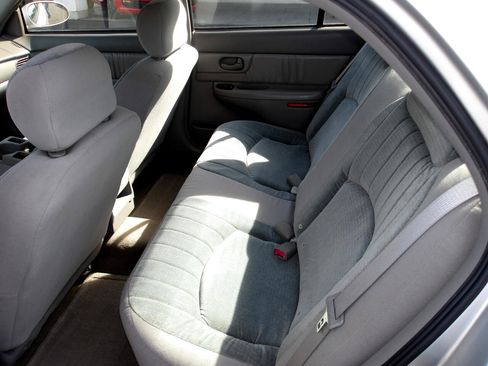 Used 2005 Buick Century Custom image 10