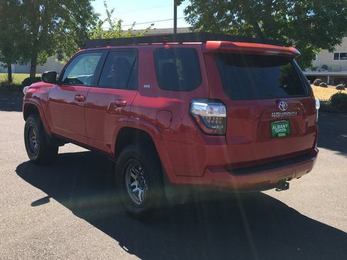 Used 2015 Toyota 4Runner SR5 AWD/4WD image 5