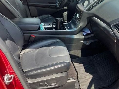 Used 2019 Ford Edge Titanium w/ Equipment Group 301A AWD/4WD image 3
