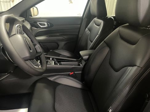 New 2026 Jeep Compass Latitude image 12