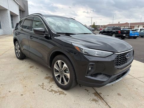 Used 2025 Ford Escape Platinum image 3