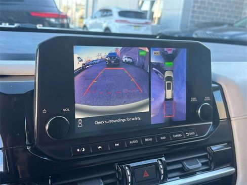 Certified 2024 Nissan Pathfinder SL image 29