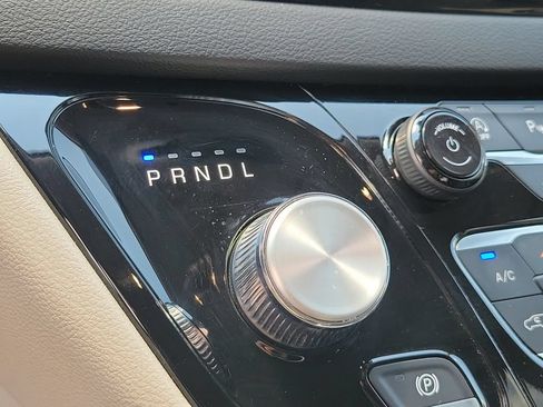 Used 2023 Chrysler Pacifica Touring-L FWD image 32
