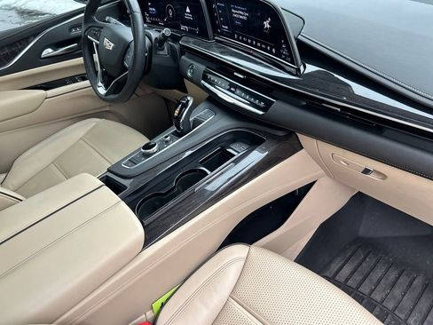 Used 2023 Cadillac Escalade Premium Luxury w/ Performance Package image 15