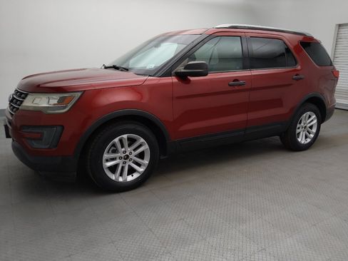 Used 2017 Ford Explorer FWD image 2