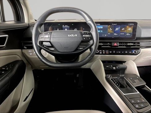 Used 2026 Kia Sportage EX FWD image 8