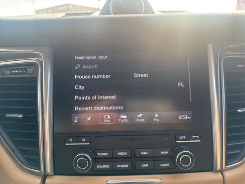 Used 2018 Porsche Macan AWD/4WD image 19