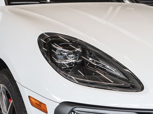 Used 2025 Porsche Macan S image 27