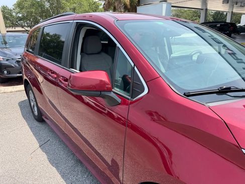 Used 2022 Toyota Sienna LE FWD image 16