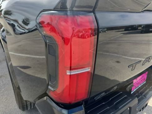 Used 2025 Toyota Tacoma SR5 AWD/4WD image 33
