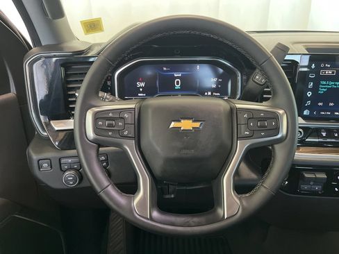 Used 2025 Chevrolet Silverado 2500 LT w/ Safety Package AWD/4WD image 5