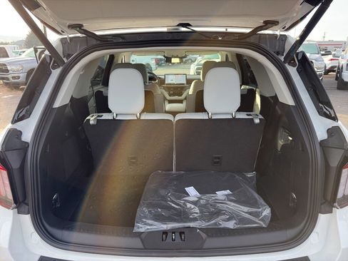 New 2026 Ford Explorer Platinum w/ LUX Leather Package AWD/4WD image 32