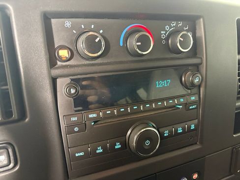 Used 2017 Chevrolet Express 3500 LT w/ LT Preferred Equipment Group RWD image 32