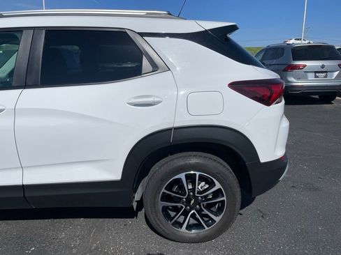 Used 2025 Chevrolet TrailBlazer LT AWD/4WD image 34