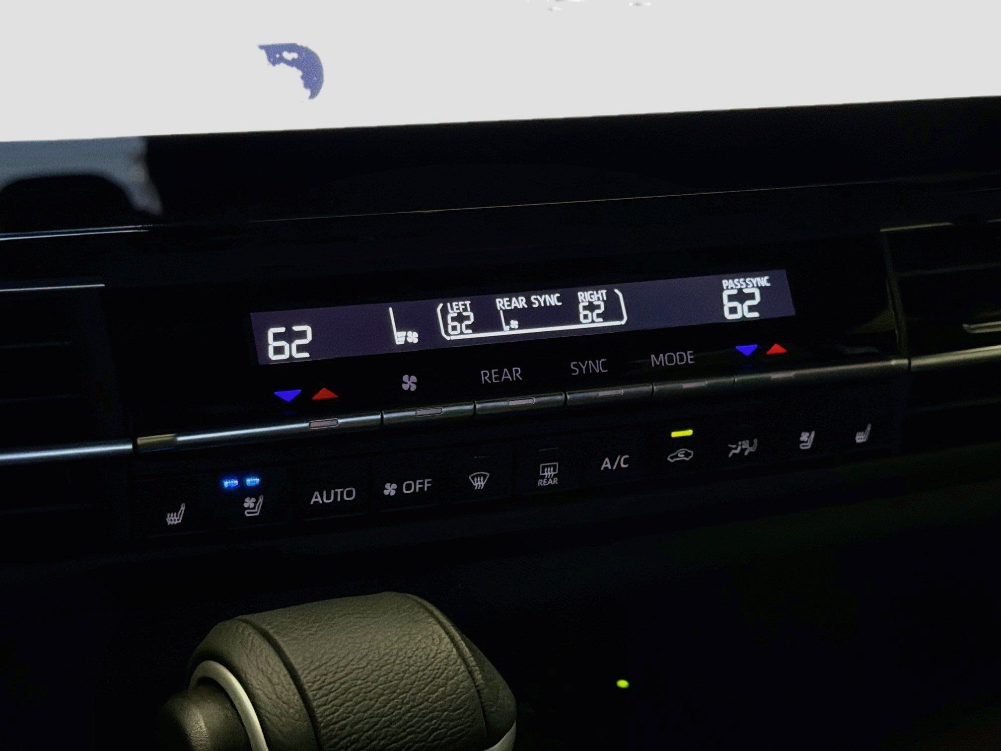 Used 2025 Toyota Sienna Limited FWD image 10