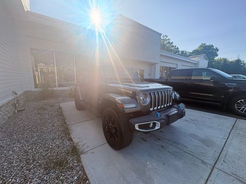 Used 2023 Jeep Wrangler Unlimited Sahara w/ Cold Weather Group AWD/4WD image 4