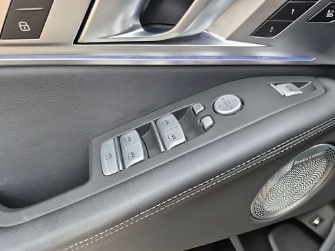 Used 2025 BMW XM AWD/4WD image 32